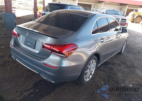 2021 Mercedes-Benz A 220 z USA, uszkodzony, nr VIN W1K3G4EB2MJ263817